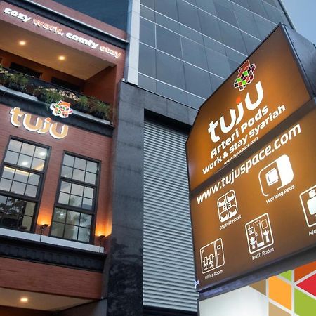 A Pousada Tuju Arteri Pods Jacarta Exterior foto