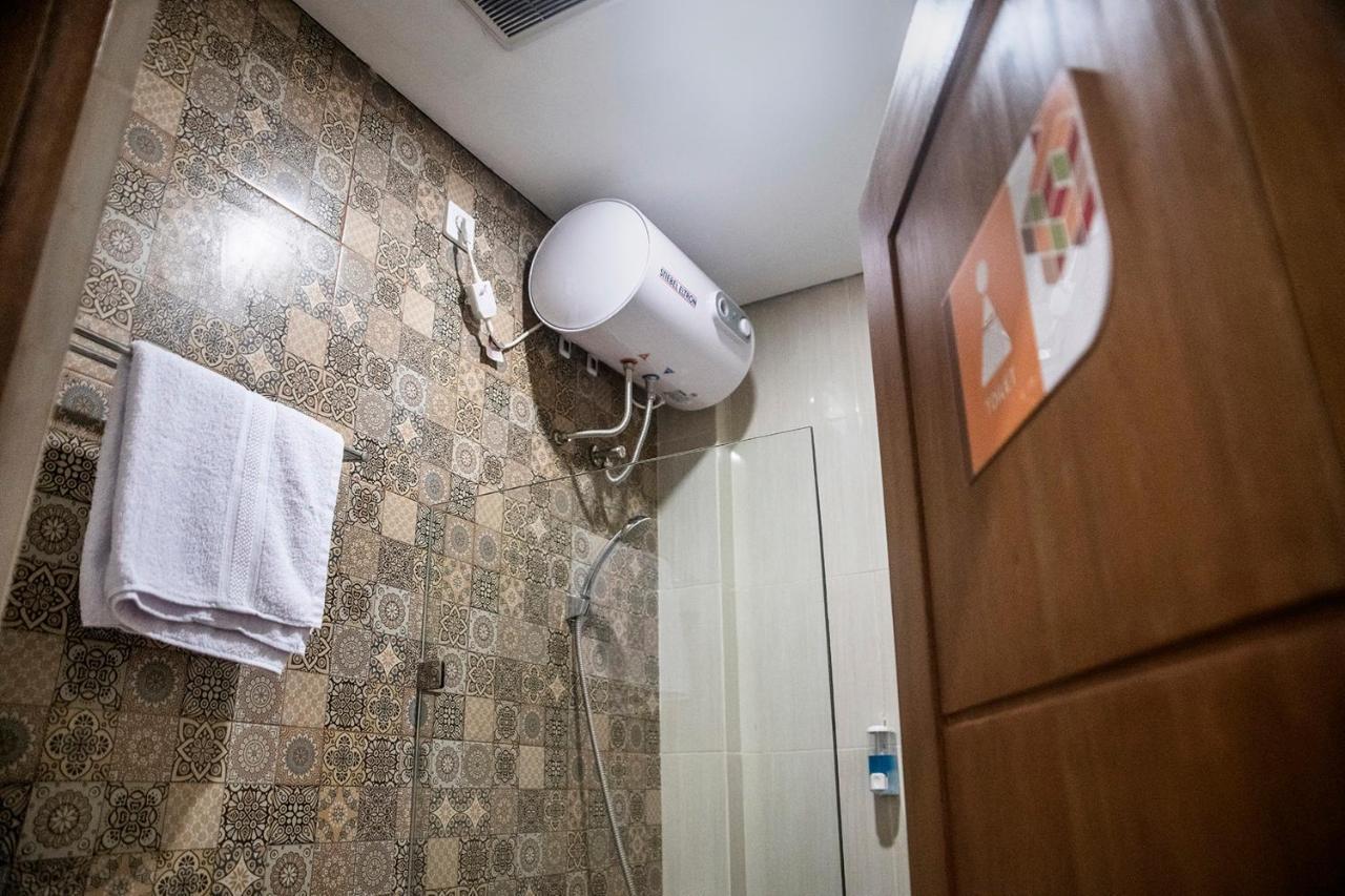A Pousada Tuju Arteri Pods Jacarta Exterior foto